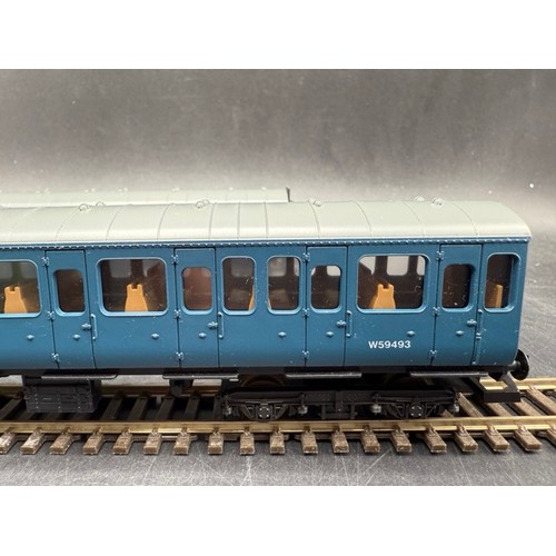 275 - Lima OO gauge Boxed Class 117 DMU - Tested Runner 
(700g)
Lima 205138A Class 117 DMU Power Car W5133... 