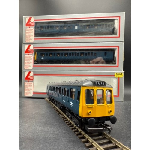 275 - Lima OO gauge Boxed Class 117 DMU - Tested Runner 
(700g)
Lima 205138A Class 117 DMU Power Car W5133... 