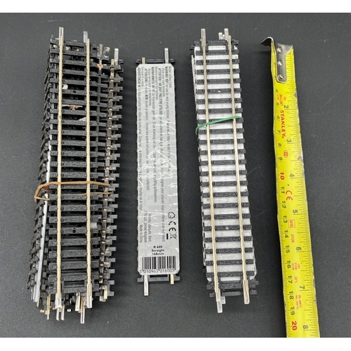 125 - Large quantity of Hornby OO gauge track, along with some Gaugemaster scenic items
(6000g)
Both new u... 