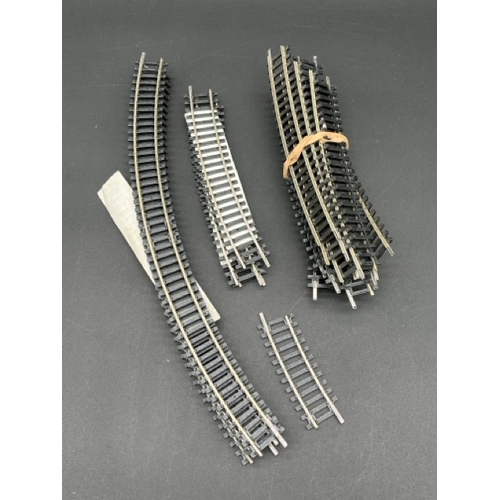 125 - Large quantity of Hornby OO gauge track, along with some Gaugemaster scenic items
(6000g)
Both new u... 