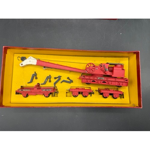 80 - Hornby Dublo 4620 Dublo-LN-O2 Breakdown Crane & Crane D8 96111. 
(600g) 
Two items