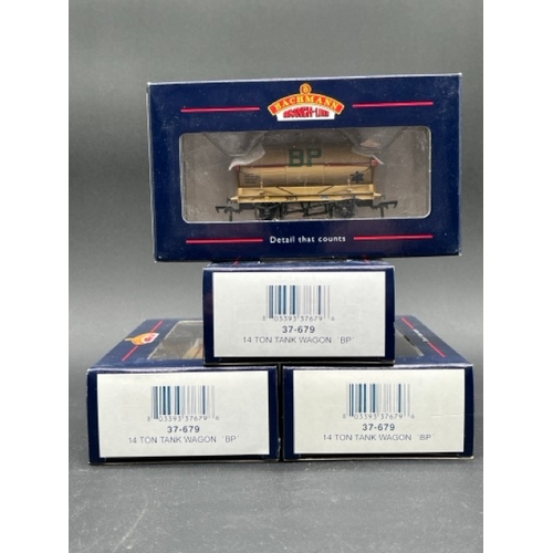 417 - 20 OO gauge Bachmann Tank wagons each boxed
(2000g)
Bachmann Branchline 37-679 14 Ton tank wagon wit... 