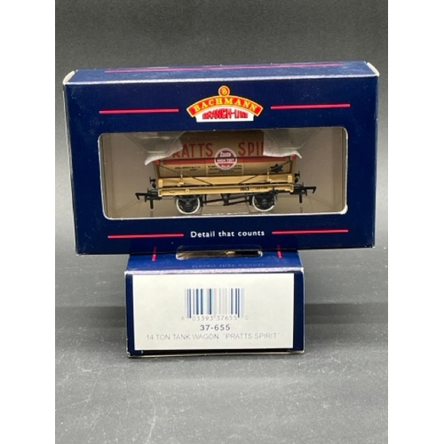 417 - 20 OO gauge Bachmann Tank wagons each boxed
(2000g)
Bachmann Branchline 37-679 14 Ton tank wagon wit... 