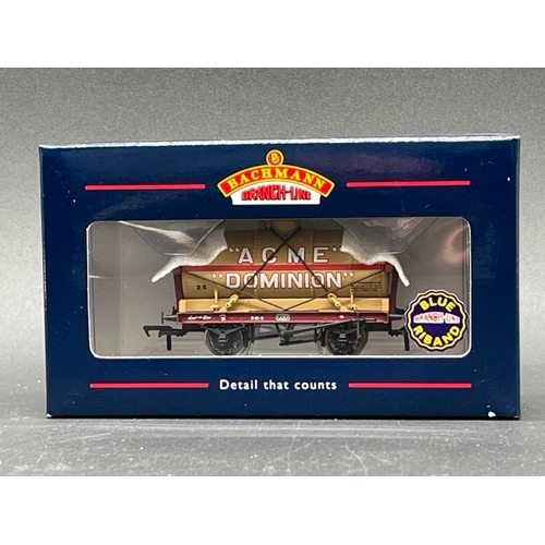 417 - 20 OO gauge Bachmann Tank wagons each boxed
(2000g)
Bachmann Branchline 37-679 14 Ton tank wagon wit... 