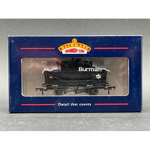 417 - 20 OO gauge Bachmann Tank wagons each boxed
(2000g)
Bachmann Branchline 37-679 14 Ton tank wagon wit... 