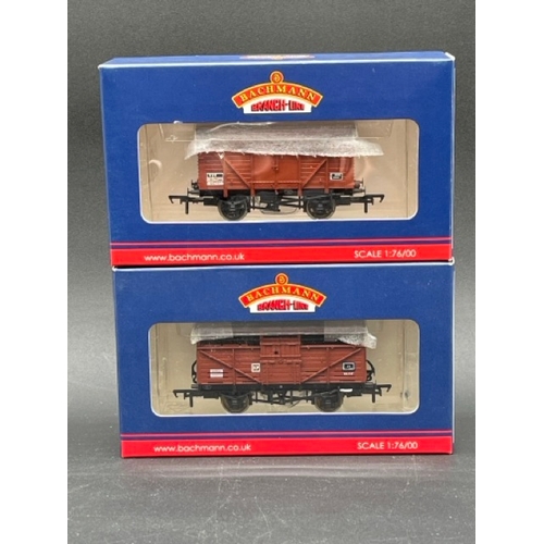 418 - 19 OO gauge Bachmann boxed Rolling-stock
(1700g)
Bachmann Branchline 37-700A 10 Ton Cattle Wagon M29... 