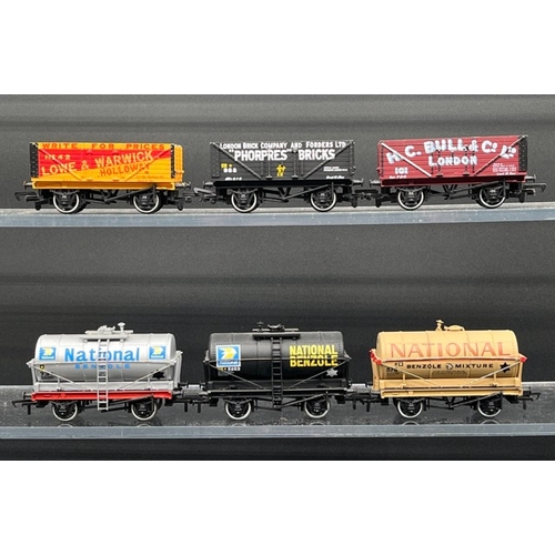 419 - 15 OO gauge Rolling stock 'Ready to Roll'
(750g)
Bachmann (9)
Hornby (5)
Mainline (1)