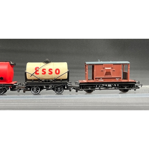 419 - 15 OO gauge Rolling stock 'Ready to Roll'
(750g)
Bachmann (9)
Hornby (5)
Mainline (1)