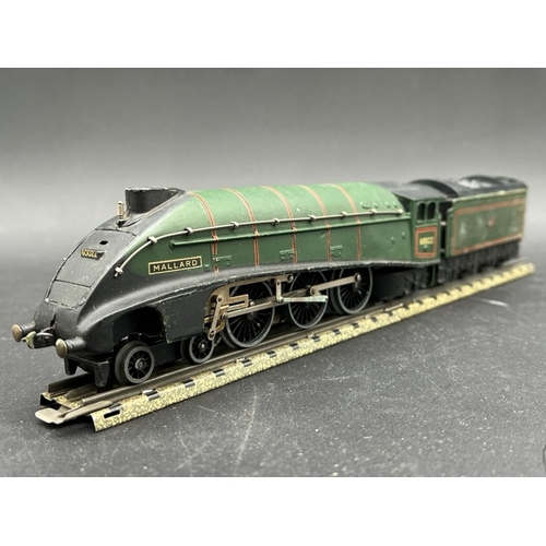 82 - Two 3-Rail Tested Dublo Locos and Rolling-stock
(2000g)
Hornby Dublo 3-rail L11 4-6-2 BR green A4 Cl... 