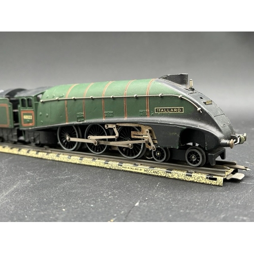 82 - Two 3-Rail Tested Dublo Locos and Rolling-stock
(2000g)
Hornby Dublo 3-rail L11 4-6-2 BR green A4 Cl... 