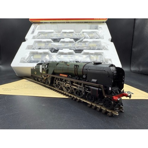 186 - Hornby R3400 Golden Arrow Last Steam Run Train Pack with Rebuilt 'West Country' 4-6-2 34100 