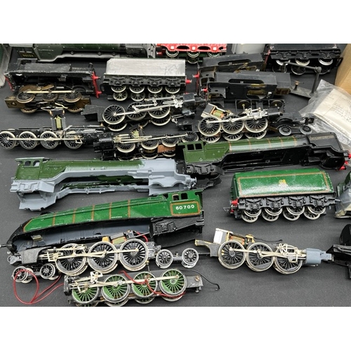 111 - Job Lot of OO gauge Loco & Rolling stock Spares
(11000g)
Not for the feint-hearted
Plastic and metal... 