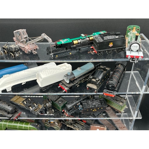 111 - Job Lot of OO gauge Loco & Rolling stock Spares
(11000g)
Not for the feint-hearted
Plastic and metal... 