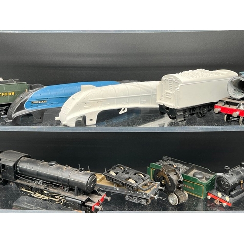 111 - Job Lot of OO gauge Loco & Rolling stock Spares
(11000g)
Not for the feint-hearted
Plastic and metal... 