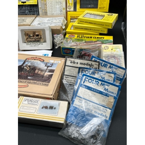 112 - Job Lot of OO gauge model kits and details
(7000g)
Some sealed but others not and therefore unable t... 