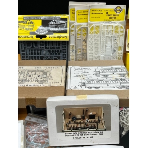 112 - Job Lot of OO gauge model kits and details
(7000g)
Some sealed but others not and therefore unable t... 