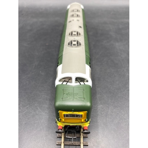 285 - Bachmann Branchline 32-525 Class 55 Deltic D9004 'Queens Own Highlander' in BR Green - Tested Runner... 