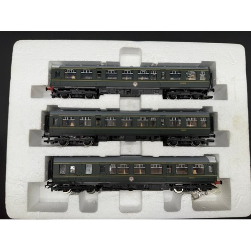 192 - Hornby R369-LN013 Train Pack. Hornby R369 Class 110 3 Car DMU in BR Green. E51829, E59695 and E51812... 