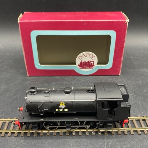 296 - Two OO gauge shunters - Tested Runners
(600g)
Bachmann Branchline 31-057 Class J72 0-6-0T 8693 in LN... 