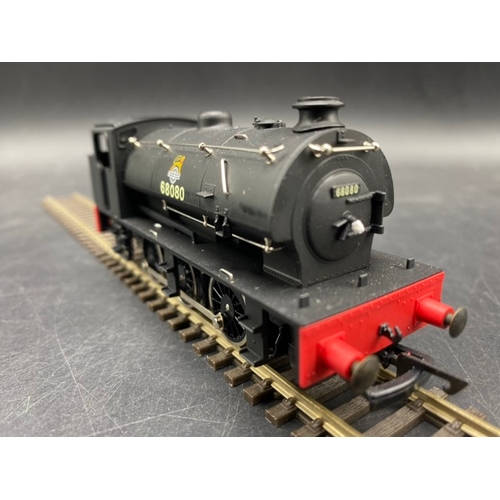 296 - Two OO gauge shunters - Tested Runners
(600g)
Bachmann Branchline 31-057 Class J72 0-6-0T 8693 in LN... 