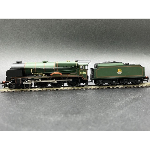 301 - Bachmann Branchline 31-405 Class LN 'Lord Nelson' 4-6-0 30852 'Sir Walter Raleigh' in BR green with ... 