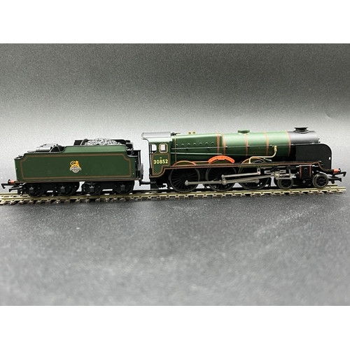 301 - Bachmann Branchline 31-405 Class LN 'Lord Nelson' 4-6-0 30852 'Sir Walter Raleigh' in BR green with ... 