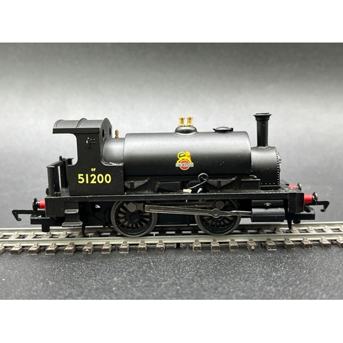 307 - Two Hornby OO gauge 0-4-0 Shunter locomotives - both Tested Runners
(500g)
Hornby R2188 Class 06 Shu... 