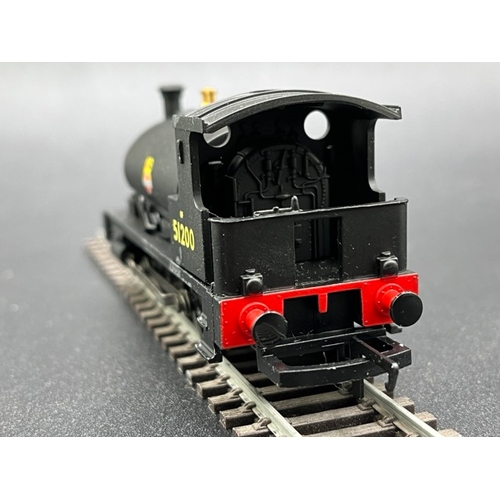 307 - Two Hornby OO gauge 0-4-0 Shunter locomotives - both Tested Runners
(500g)
Hornby R2188 Class 06 Shu... 