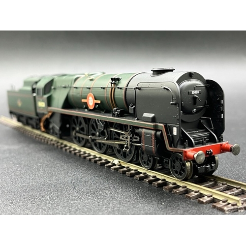 312 - Hornby R2169 Rebuilt Merchant Navy Class 4-6-2 35028 'Clan Line' in BR green - Tested Runner
(600g)
... 