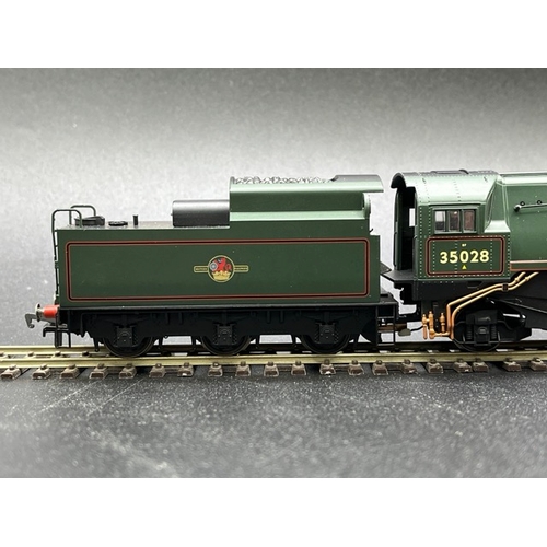 312 - Hornby R2169 Rebuilt Merchant Navy Class 4-6-2 35028 'Clan Line' in BR green - Tested Runner
(600g)
... 