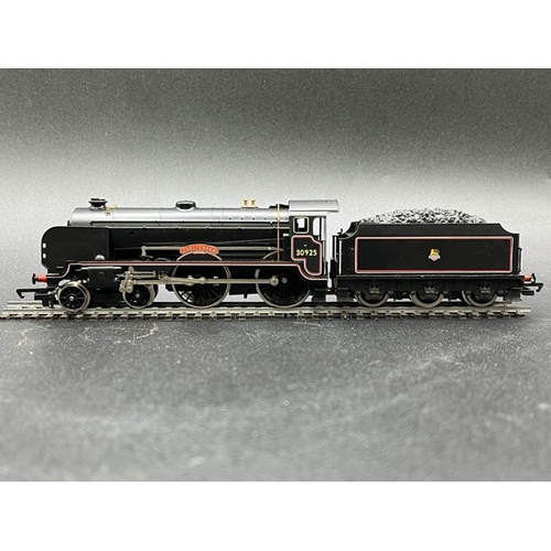 314 - Hornby R2039 Schools Class V 4-4-0 'Cheltenham' 30925 in BR Lined Black - Tested Runner
(400g)
Noisy... 