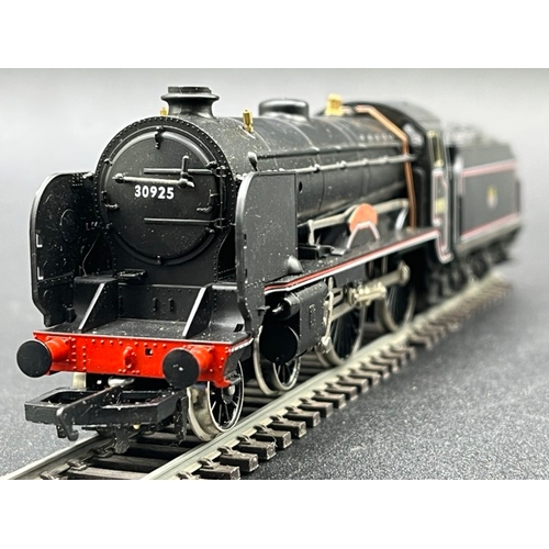 314 - Hornby R2039 Schools Class V 4-4-0 'Cheltenham' 30925 in BR Lined Black - Tested Runner
(400g)
Noisy... 