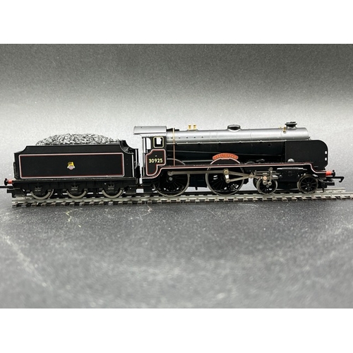 314 - Hornby R2039 Schools Class V 4-4-0 'Cheltenham' 30925 in BR Lined Black - Tested Runner
(400g)
Noisy... 