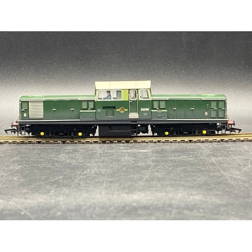 321 - Heljan 17981 Class 17 D8599 in BR green with small yellow panels - weathered - Tested Runner
(600g)