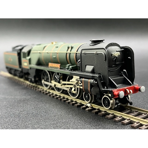 93 - A Boxed Wrenn W2287 OO gauge Rebuilt Bulleid Pacific locomotive and tender, 'Westward Ho' No.34036 -... 