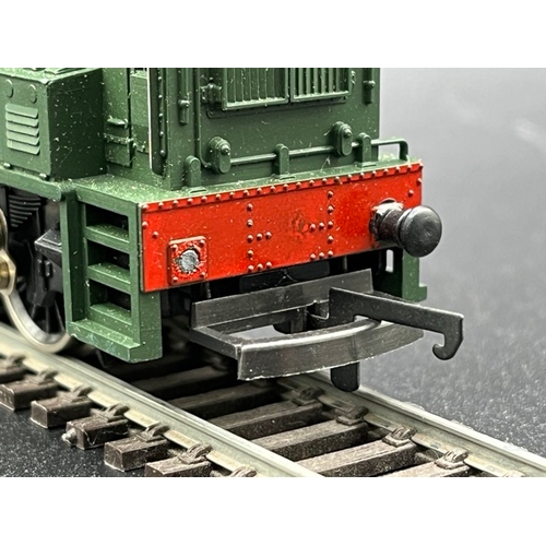 325 - Lima L205108 Class 08 3004 in BR Green in Wrenn 2205 box - Tested Runner
(300g)
Noisy runner, needin... 