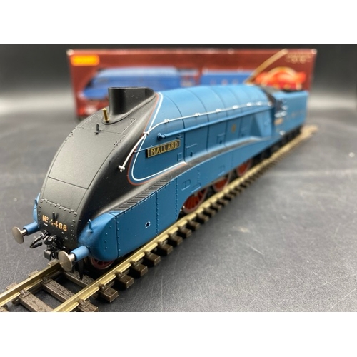 330 - Hornby R3196 Class A4 4-6-2 4468 'Mallard' in LNER Blue - The Great Gathering range with etched name... 