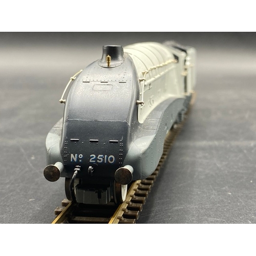 334 - Hornby R2246 Class A4 4-6-2 2510 'Quicksilver' in LNER Silver - limited edition for Hornby Collector... 