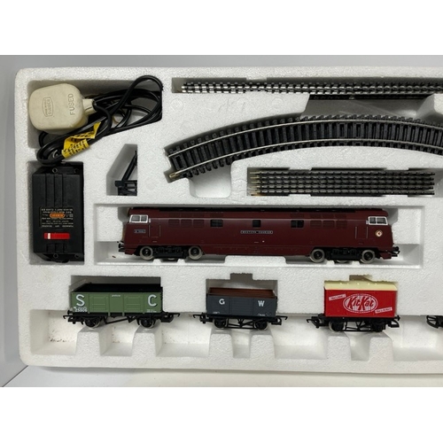 196 - Hornby R538 Western Express Goods Set with Tested Runner 'Western Courier