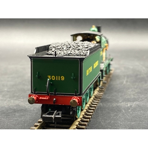 336 - Hornby R2889 Class T9 Greyhound 4-4-0 30119 in SR Lined Bulleid Green as per Royal Train duty. Colle... 