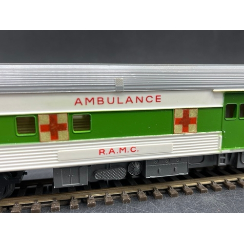 96 - 19 OO gauge Triang Rolling stock 'Ready to Roll'
(2200g)
Includes Triang R248 RAMC Ambulance coach
1... 