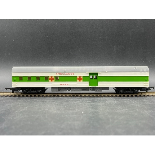 96 - 19 OO gauge Triang Rolling stock 'Ready to Roll'
(2200g)
Includes Triang R248 RAMC Ambulance coach
1... 