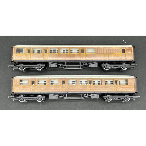 422 - 12 OO gauge un-boxed coaches, ten Hornby
(1900g)
Hornby R4218 Coronation brake 1st class coach 5052 ... 