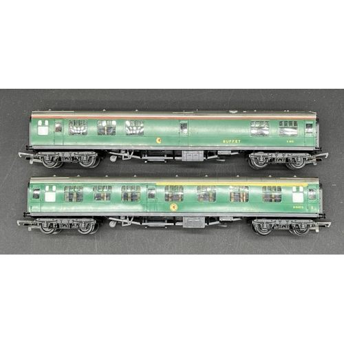 422 - 12 OO gauge un-boxed coaches, ten Hornby
(1900g)
Hornby R4218 Coronation brake 1st class coach 5052 ... 