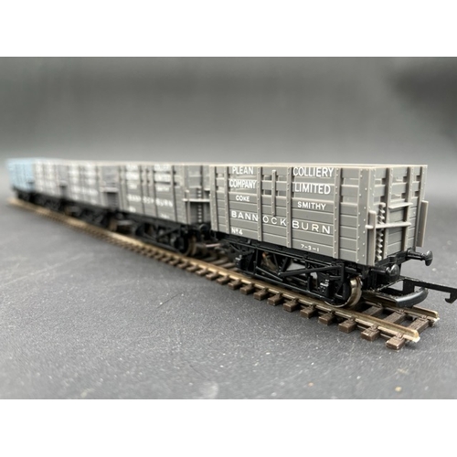 423 - 26 OO gauge Hornby Rolling stock 'Ready to Roll'
(1300g)
Includes, Private owner wagons, branded van... 