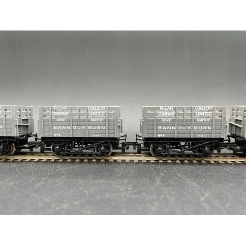 423 - 26 OO gauge Hornby Rolling stock 'Ready to Roll'
(1300g)
Includes, Private owner wagons, branded van... 