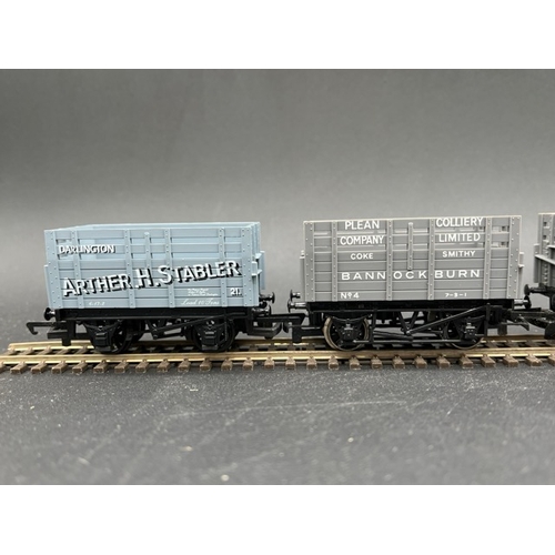 423 - 26 OO gauge Hornby Rolling stock 'Ready to Roll'
(1300g)
Includes, Private owner wagons, branded van... 