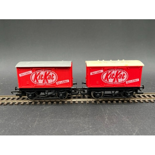 423 - 26 OO gauge Hornby Rolling stock 'Ready to Roll'
(1300g)
Includes, Private owner wagons, branded van... 