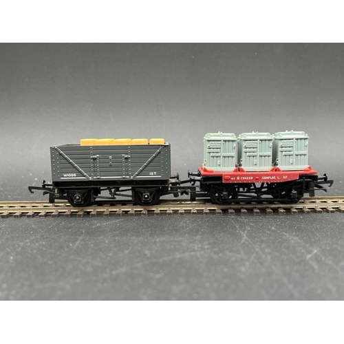 423 - 26 OO gauge Hornby Rolling stock 'Ready to Roll'
(1300g)
Includes, Private owner wagons, branded van... 