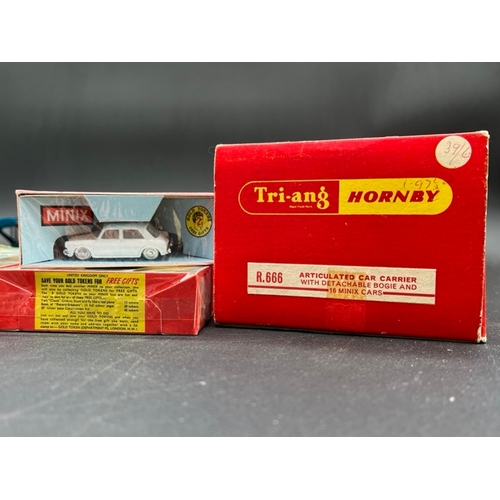 98 - Triang Hornby R.666 Articulated Car Carrier with detachable bogie and 16 Minix cars, with original a... 